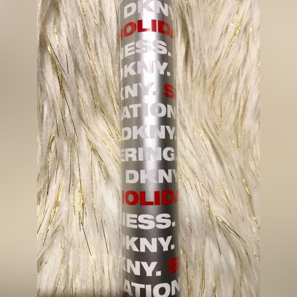 Brand New DKNY Gift Wrap Wrapping Paper - Picture 2 of 4